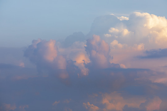 天空晚霞彩云傍晚的天空