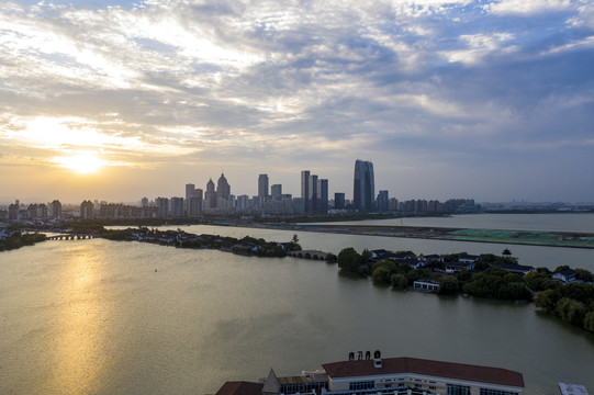 晚霞湖景