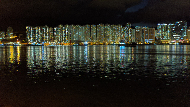 香港居民楼群夜景