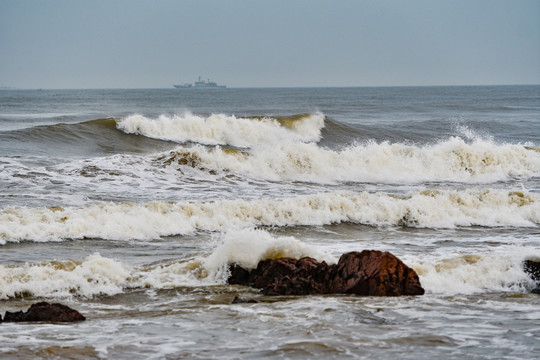 海浪礁石