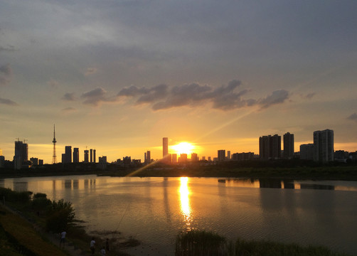 长沙浏阳河鸭子铺日落全景