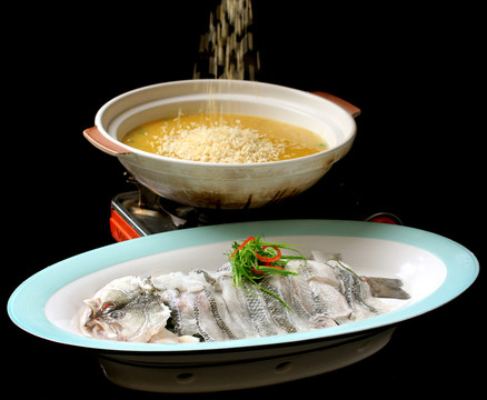 豆汤香米煮鲈鱼