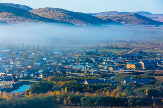 大兴安岭山村秋色