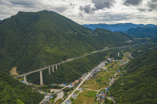 沪渝高速长阳榔坪特大桥