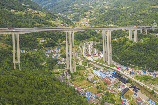 沪渝高速长阳榔坪特大桥