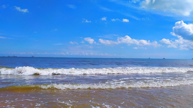 蓝天大海浪花