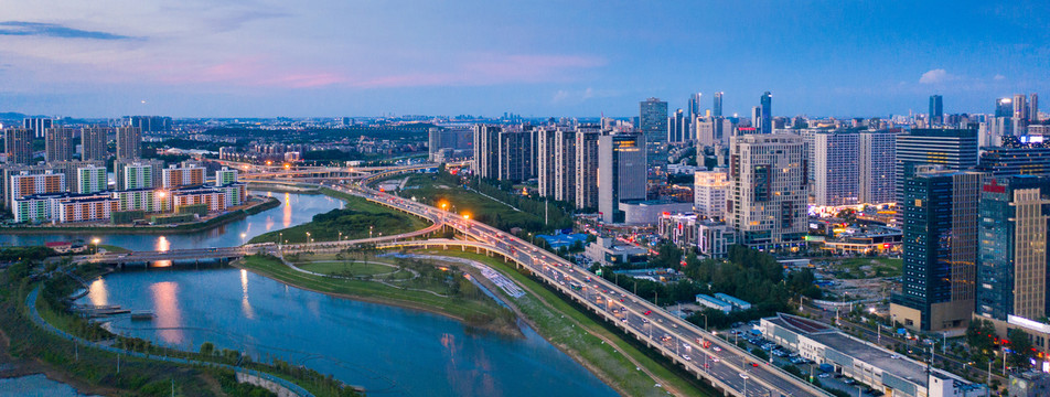 航拍南昌红谷滩西一环路夜景