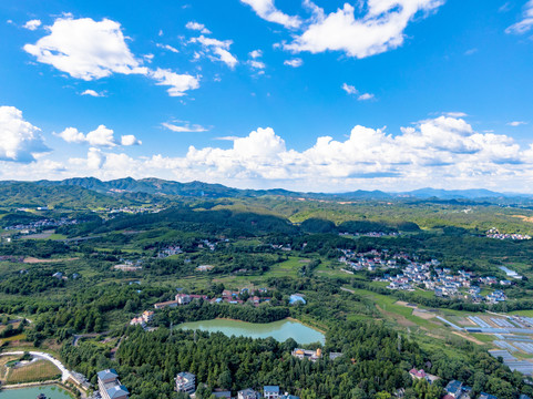 航拍山区乡村小镇