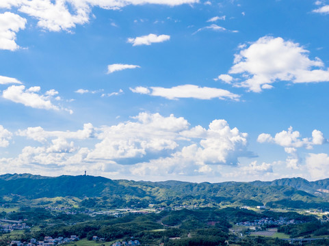 航拍连绵起伏山川