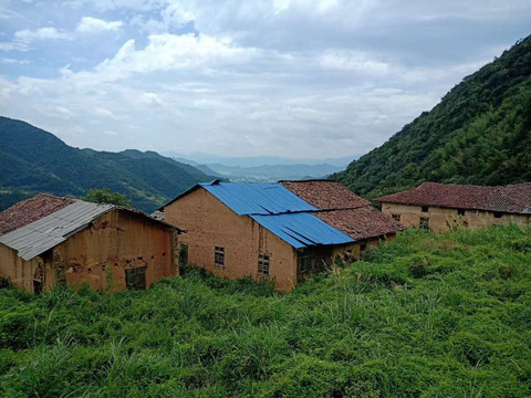 山间土屋