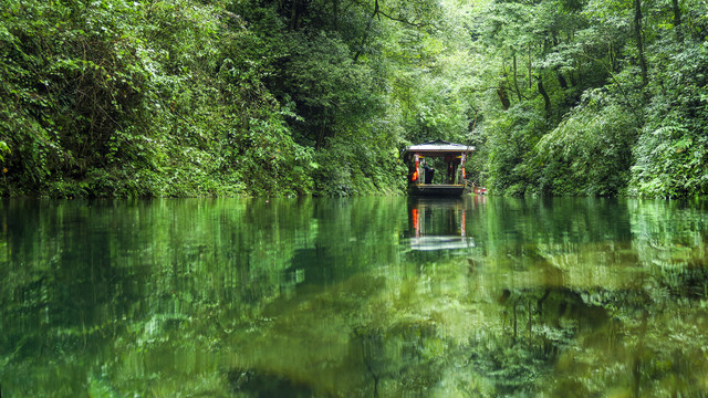 青城后山翠映湖美景