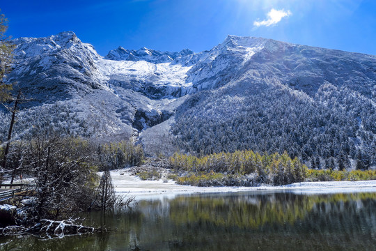 川西毕棚沟雪山风光