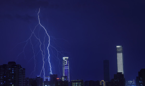 长沙电闪雷鸣