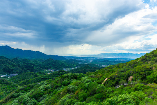 春天里的大山