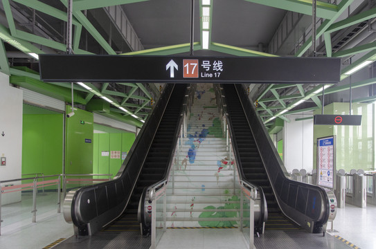上海地铁17号线地铁站内景