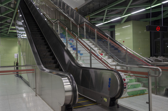 上海地铁站扶梯