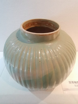民国豆青釉罐