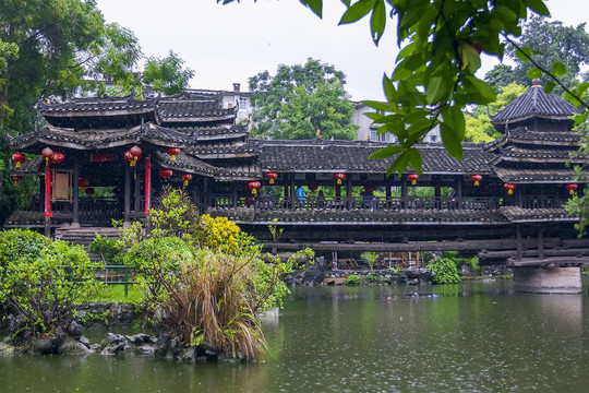 风雨桥全景