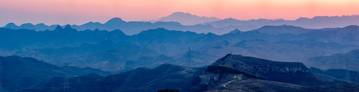 层峦叠嶂