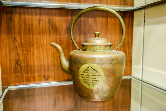 蒙古族黄铜壶