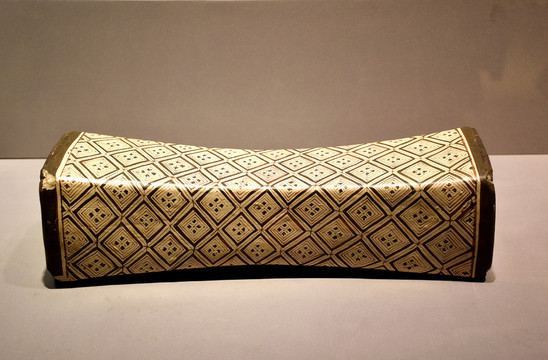 北宋吉州窑赭彩菱形纹瓷枕
