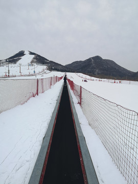 滑雪电梯