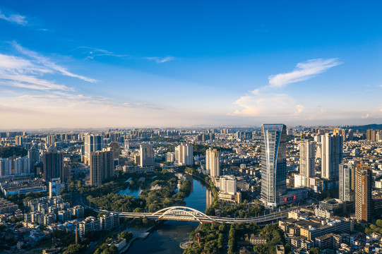 广东中山岐江两岸城市风光