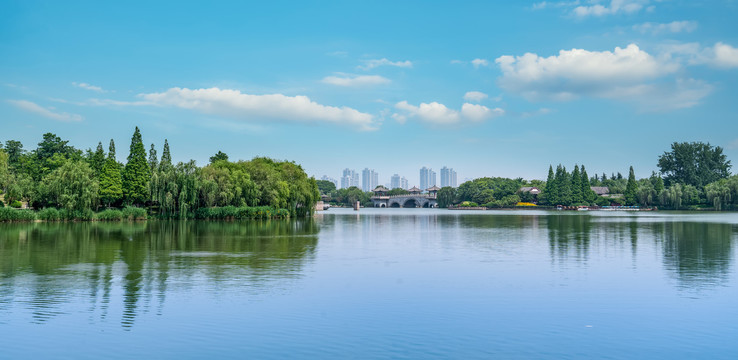 湖光美景