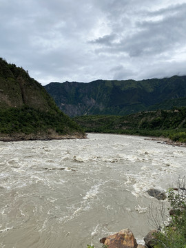 高原江水