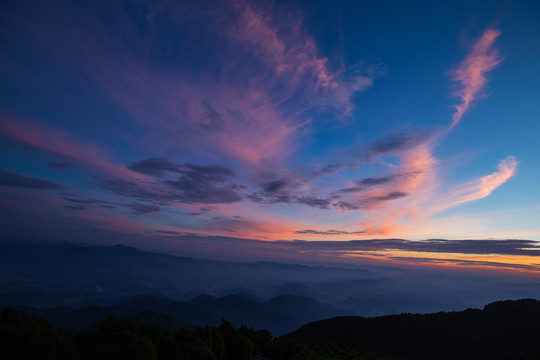 括苍山朝霞