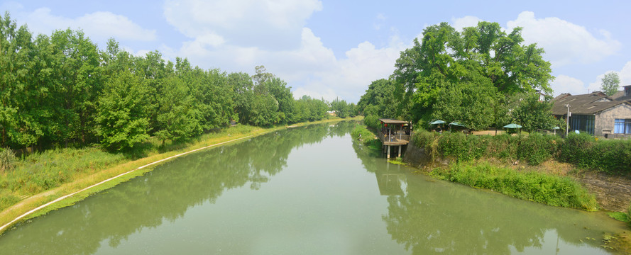 成都西来古镇临溪河全景图