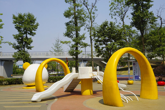 成都江滩公园儿童游乐设施