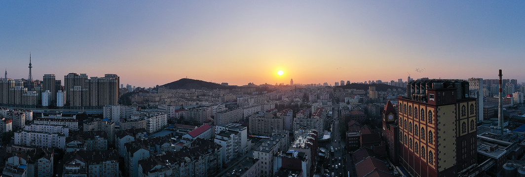 城市夕阳