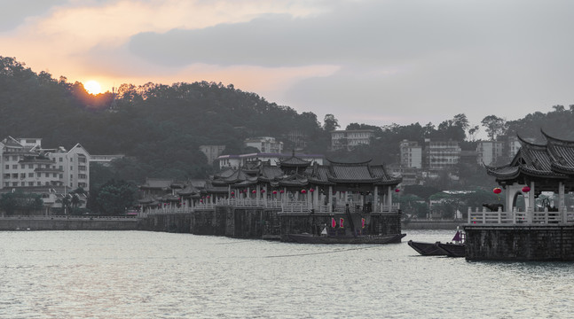 夕阳下的潮州湘子桥