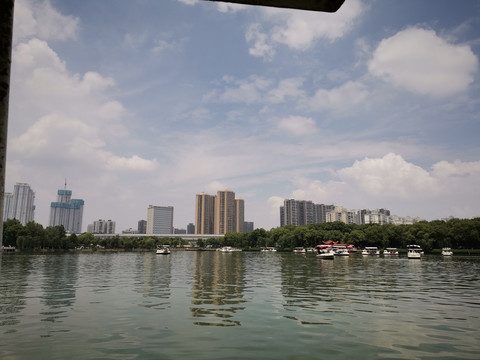 雨后城市