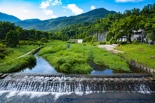 山谷的水坝