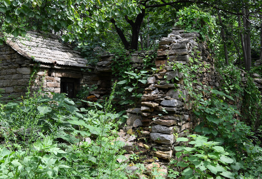 古老的小山村