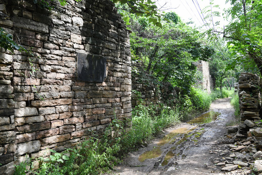 古老的小山村