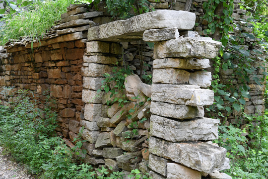 古老的小山村