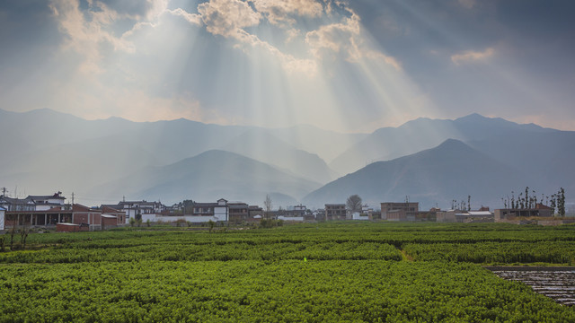 田野民居山脉耶稣光