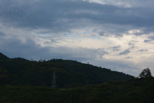 云和山剪影