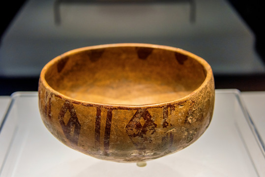 新石器时代彩陶钵