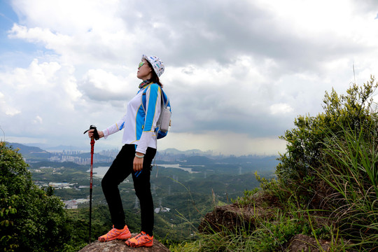 女登山者