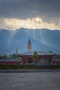 大理崇圣寺三塔与苍山耶稣光