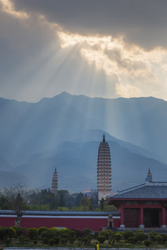 大理崇圣寺三塔与苍山耶稣光