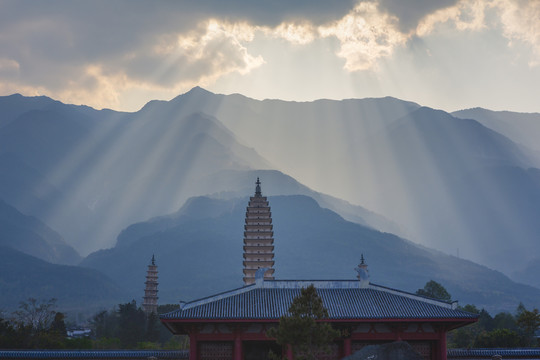 大理古城崇圣寺三塔苍山耶稣光