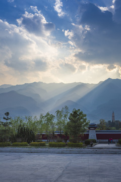 大理古城崇圣寺三塔苍山耶稣光