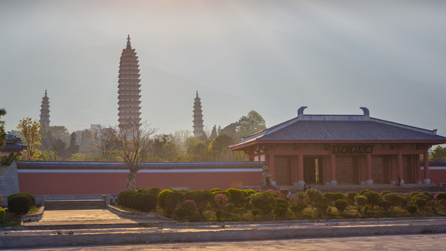 大理古城崇圣寺三塔苍山耶稣光