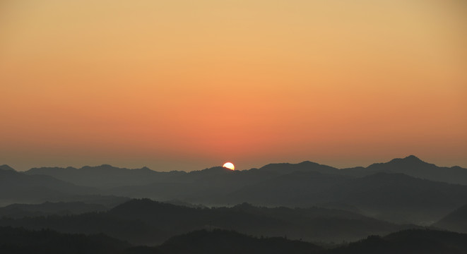 信丰金盆山林场高山日出