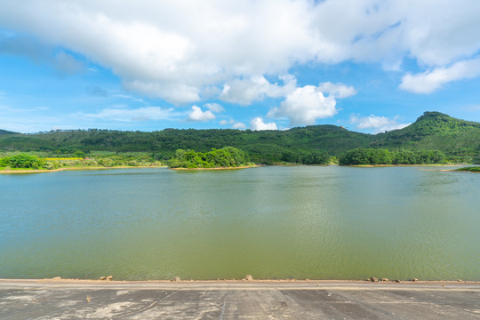 海南白石岭生态湖